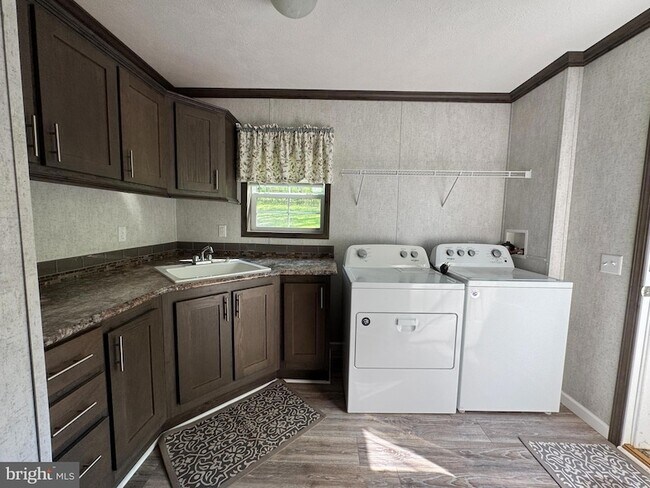 Building Photo - 57 Woodside Dr