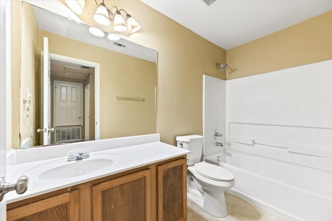 Building Photo - Spacious 4 Bedroom Home in Prime Medical Center Location