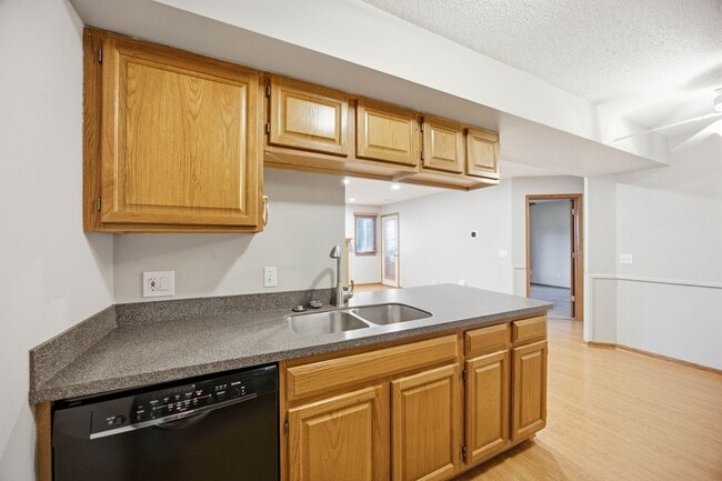 Building Photo - 401 SE Lowell Dr