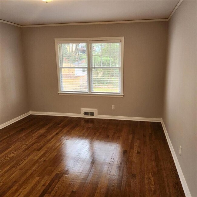 Building Photo - 1049 Ormewood Ave SE