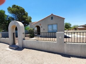 Building Photo - 1404-PM211404 E Grant Rd