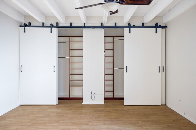 Building Photo - 1916 Clark Ln