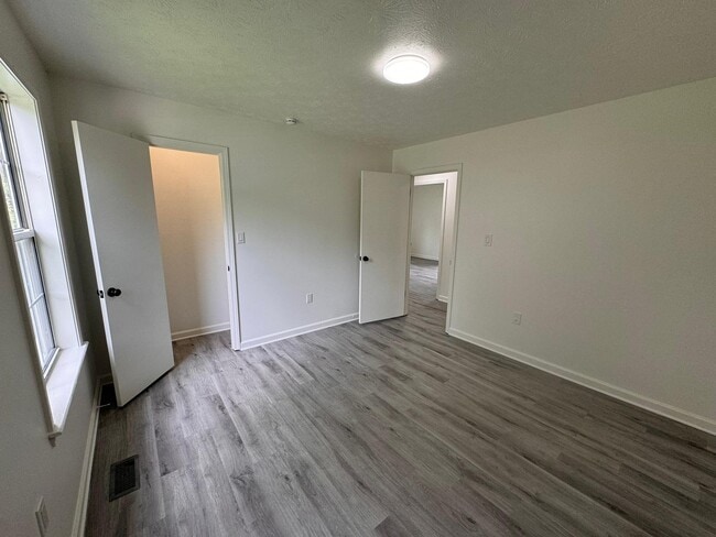 Building Photo - 3037 Summer Lake Dr