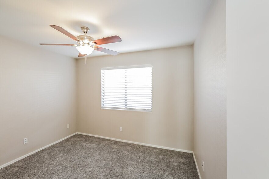Building Photo - 13324 W Maui Ln