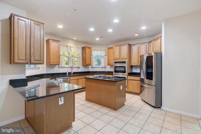 Building Photo - 15303 Glastonbury Way