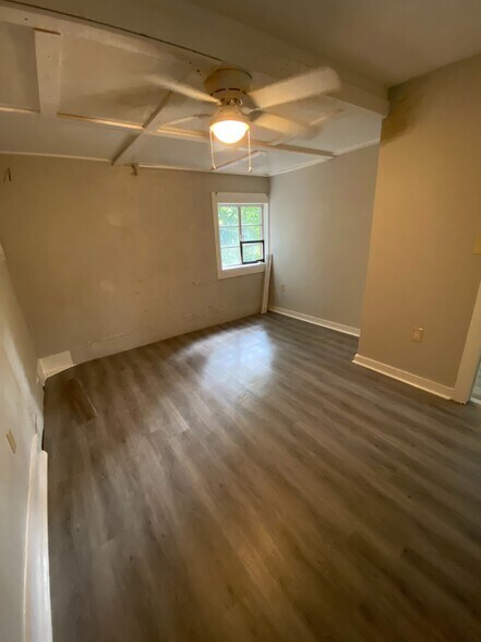 Building Photo - 406 Hietts Ln