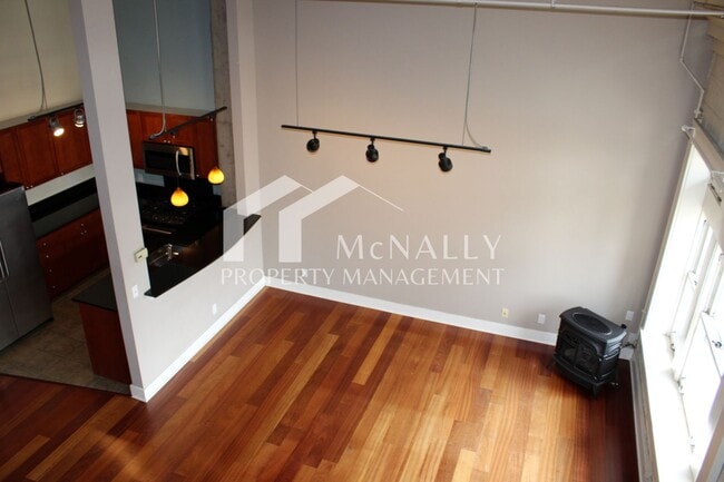 Building Photo - Beautiful Downtown Condo in Tacoma
