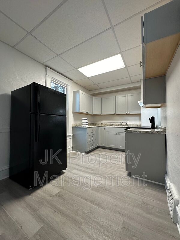 Building Photo - 604 2nd Ave S