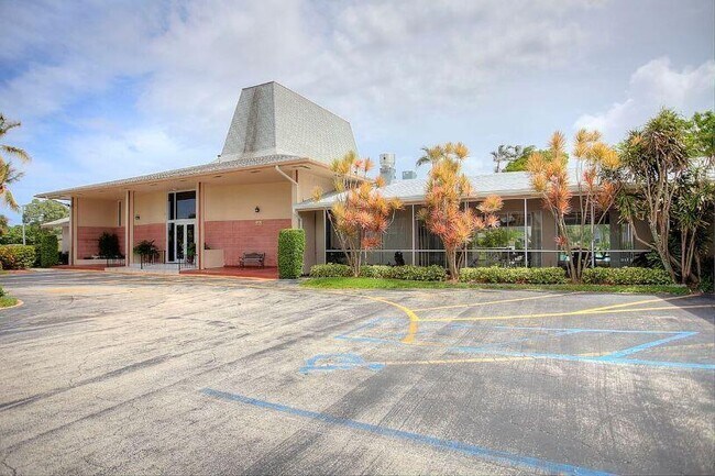 Building Photo - 2668 Garden Dr N