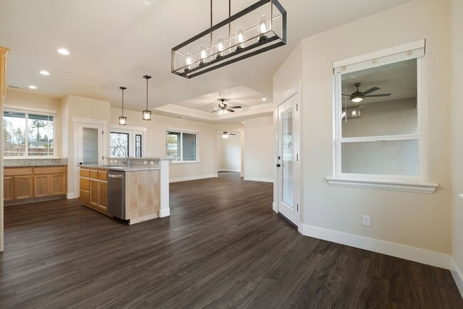 Building Photo - Charming 2-Bedroom, 2-Bath Home with Garage and Office/Den in Paradise, CA!