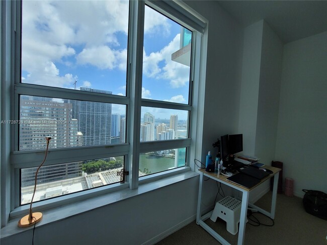 Building Photo - 950 Brickell Bay Dr