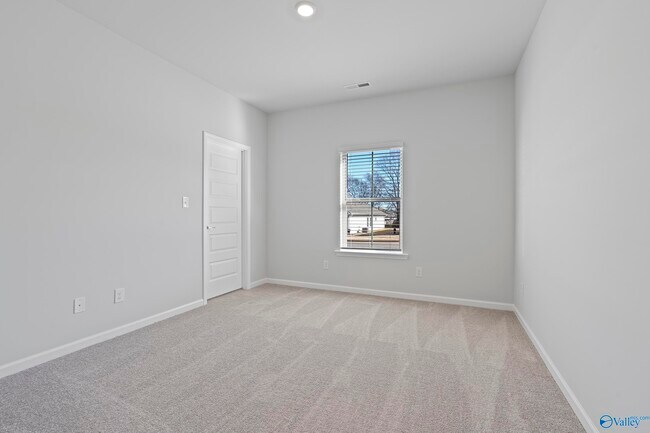 Building Photo - 247 Pennington Ave