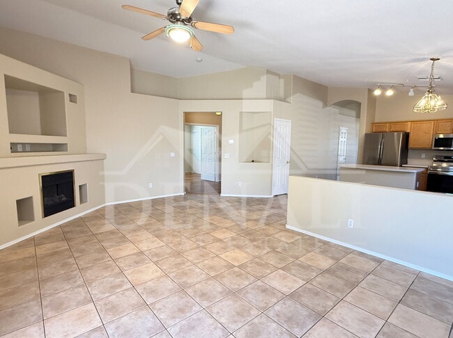 Building Photo - 923 E Monterey St