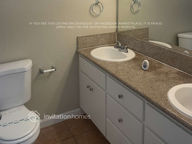 Building Photo - 2344 N Teakwood Ave