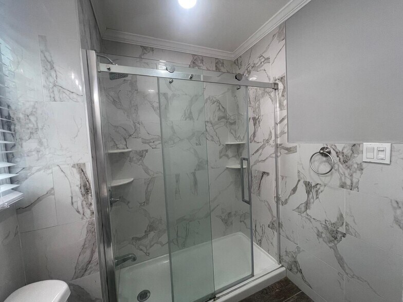 Building Photo - 180 Littleton Rd