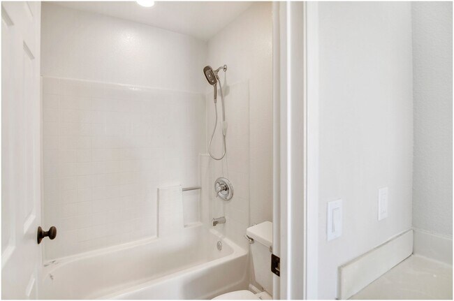 Building Photo - Stunning OCEAN VIEW Condo!