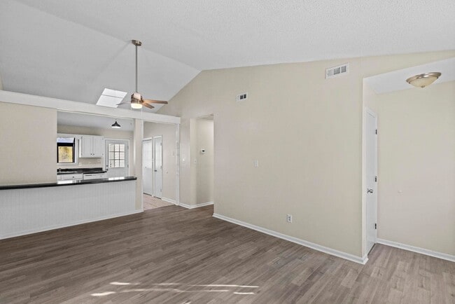 Building Photo - 130-132-132 Pine Crest Dr