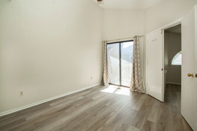 Building Photo - 4242 N Capistrano Dr