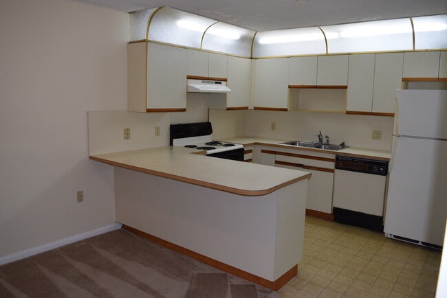 Building Photo - 5945 SE Windsong Ln