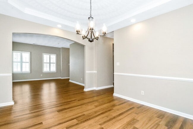 Building Photo - 1000 Pershing Ct