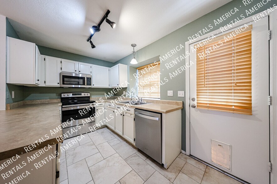 Building Photo - 3491 N Arizona Ave