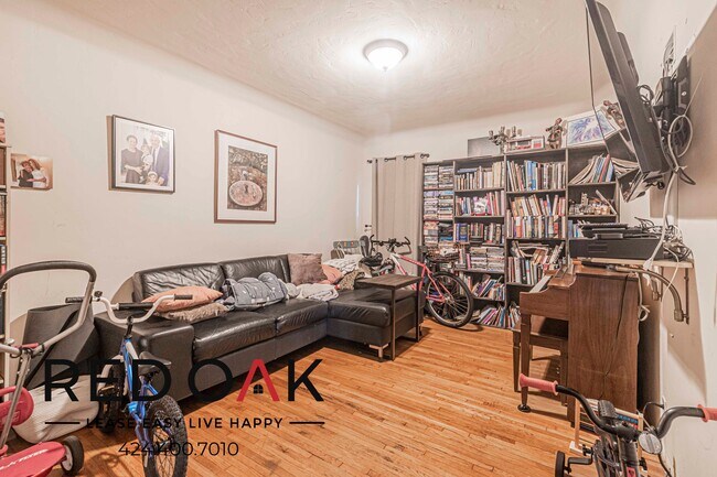 Building Photo - 1700 Livonia Ave