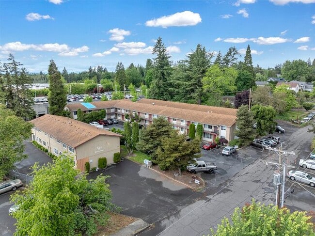 Building Photo - Look no Further, Tyee offers a SUPER 2bed/1bath! Call now for details and a showing!