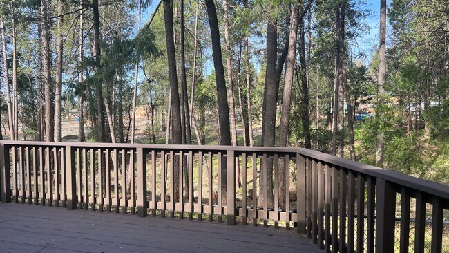 Building Photo - Two Bedroom Two bath home with attached Ga...