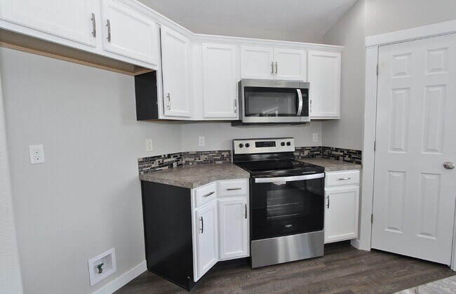 Building Photo - 2897 W Jayton Dr