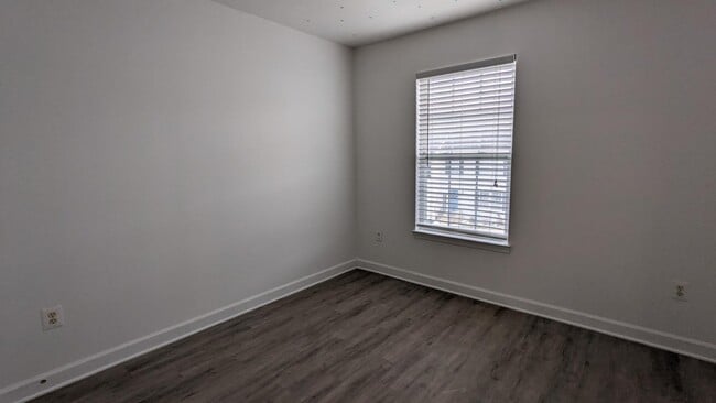 Building Photo - 829 Gallows Ct