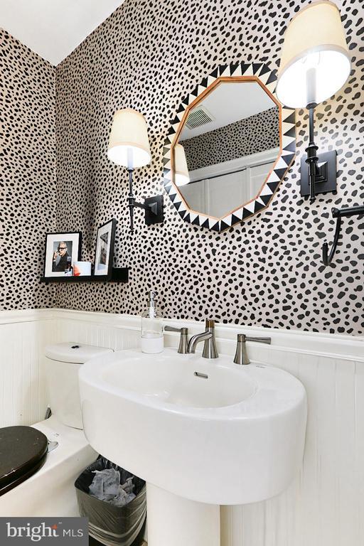 Building Photo - 1724 E St NE