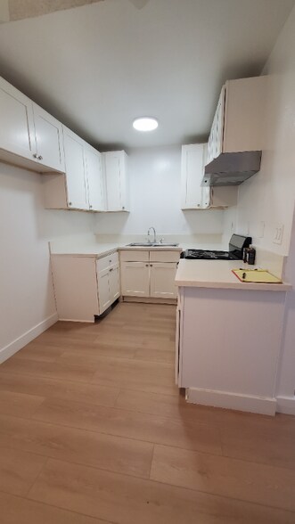 Building Photo - 1230 W Hillandale Ave