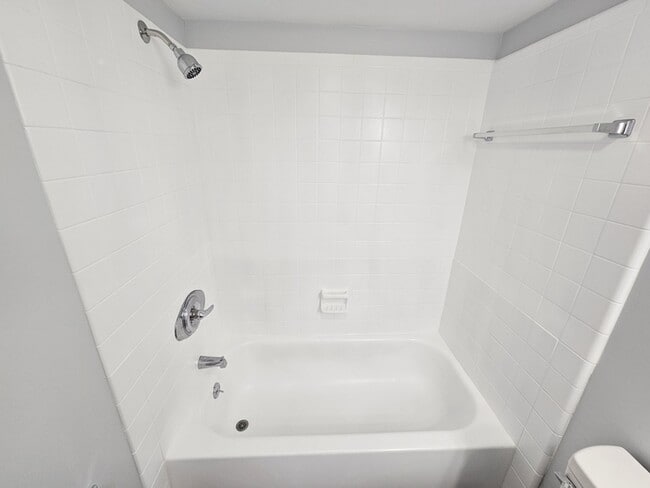 Building Photo - Remodeled High Rise in Forest Acres
