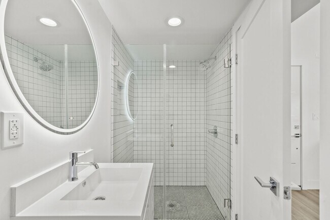 Building Photo - 5617 Klump Ave