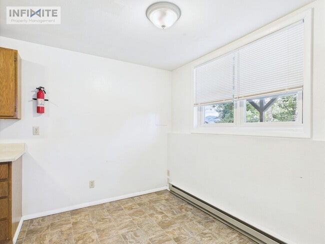 Building Photo - 3 Bedroom off East Valley Center!