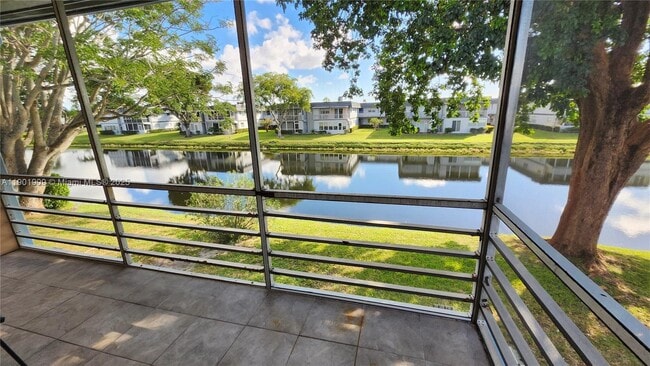 Building Photo - 419 Saxony Way