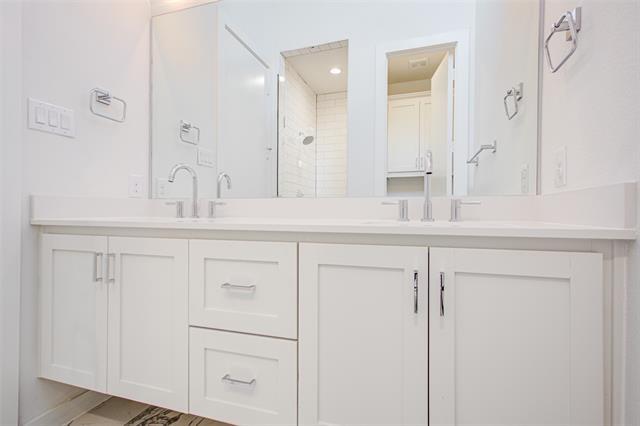 Building Photo - 2180 Bennett Ave