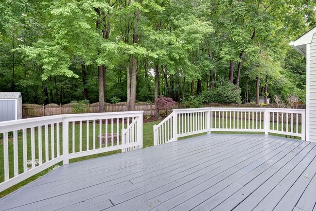 Building Photo - Spacious Home on Wooded Lot!