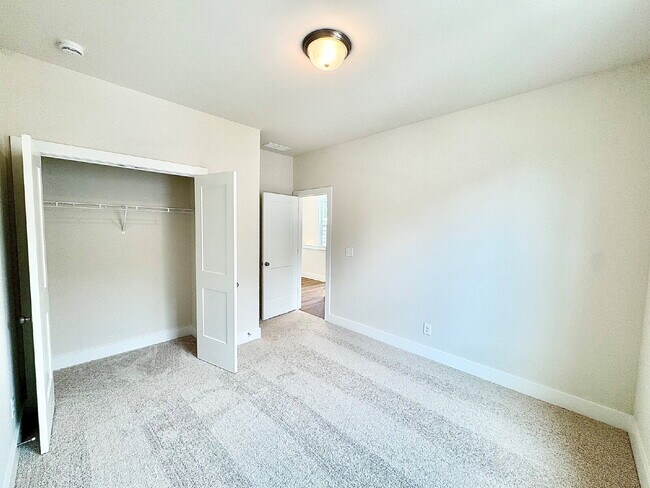 Building Photo - Your Alpharetta Retreat Awaits – Elegant T...