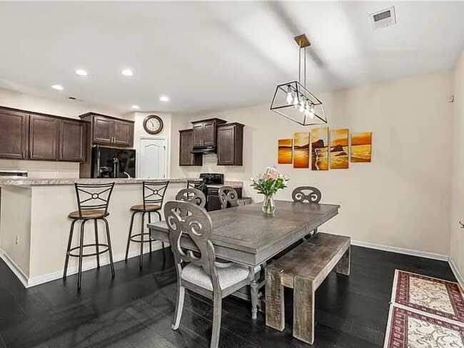 Building Photo - Beautiful 4BR/3BA Home in the Desirable Po...