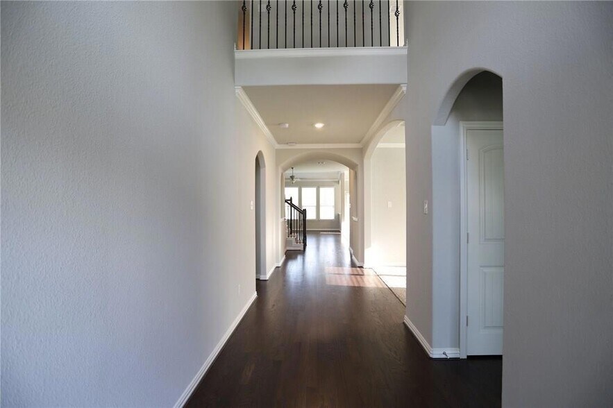 Building Photo - 15928 Holly Crk