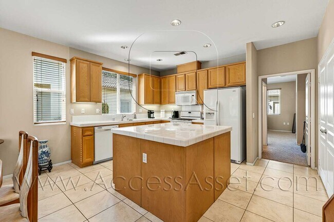 Building Photo - 55+ Age Community – Charming 2 Bed / 2 Bat...