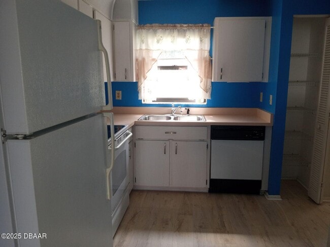 Building Photo - 428 Sandpiper Ct