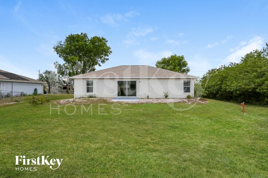 Building Photo - 215 Mossrosse St