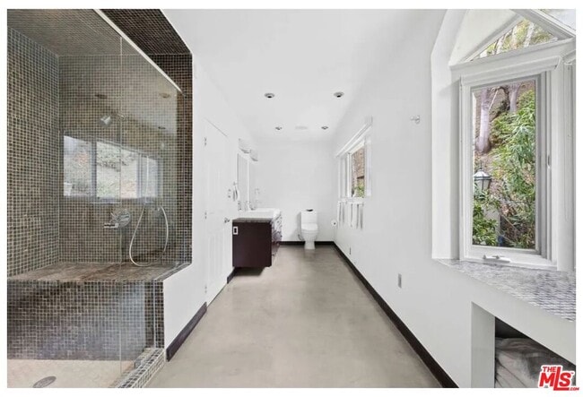 Building Photo - 10216 Cielo Dr