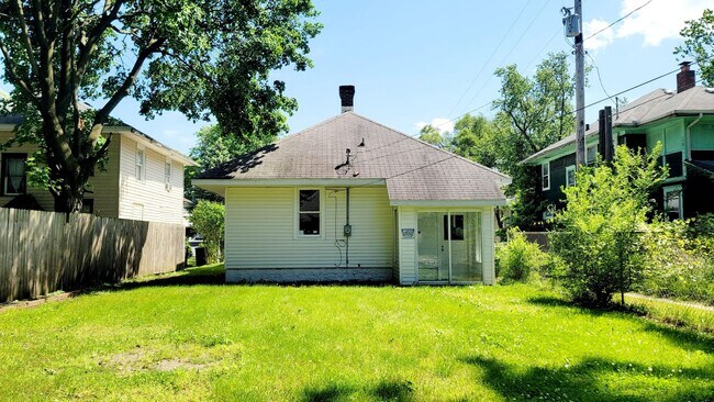 Building Photo - 721 Haney Ave