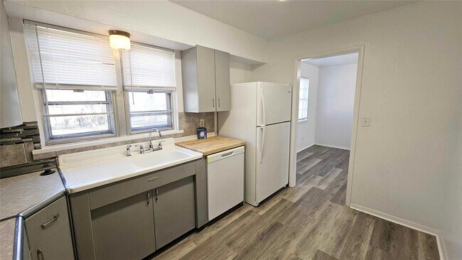 Building Photo - 3633 SE 27th St