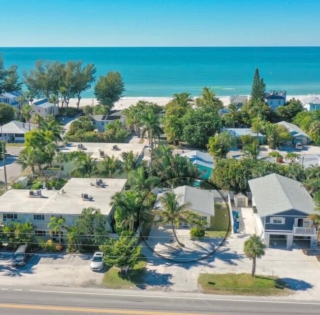 Building Photo - 3006 Gulf Dr