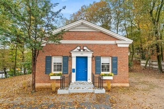 Building Photo - 460 Worcester St