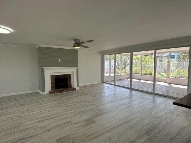 Building Photo - 812 Bayview Dr